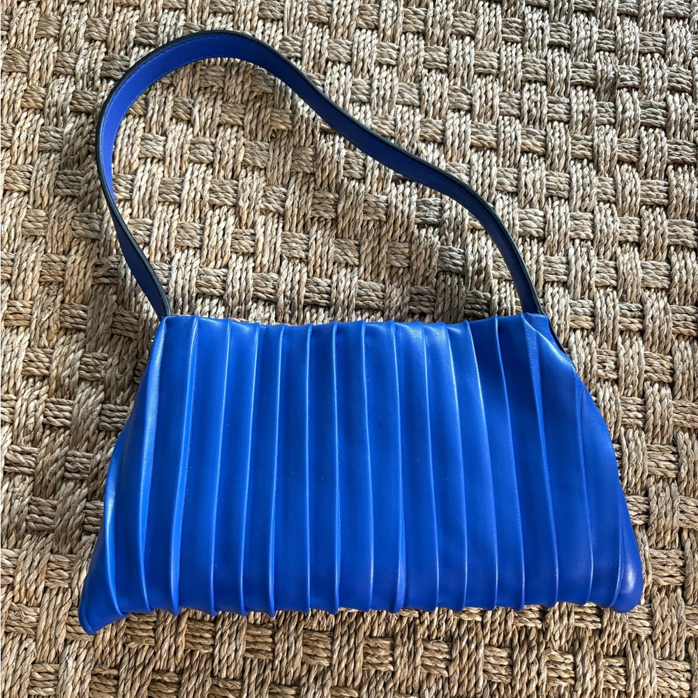 Simply Vera Wang Blue Handbag Magnetic Close Pleated Shoulder Bag